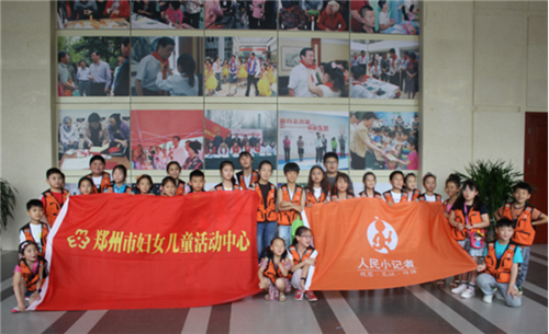 人民小记者走进郑州市妇女儿童活动中心
