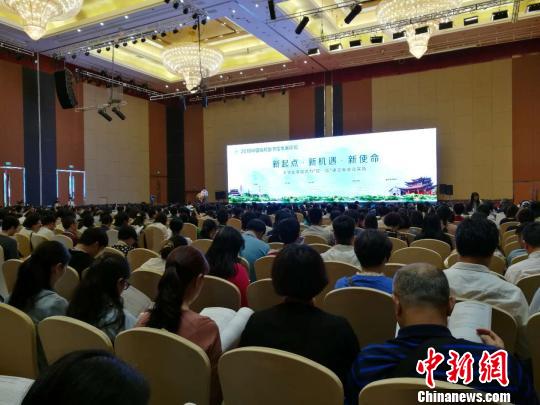 中国高校图书馆发展论坛在滇举行　探讨高校图书馆新使命