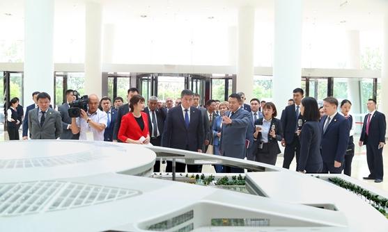 吉尔吉斯斯坦总统到访北汽　未来或共建合资企业