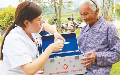 筑牢农村医疗健康服务网底