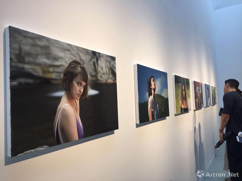 伊格尔·奥泽里个展展览现场
