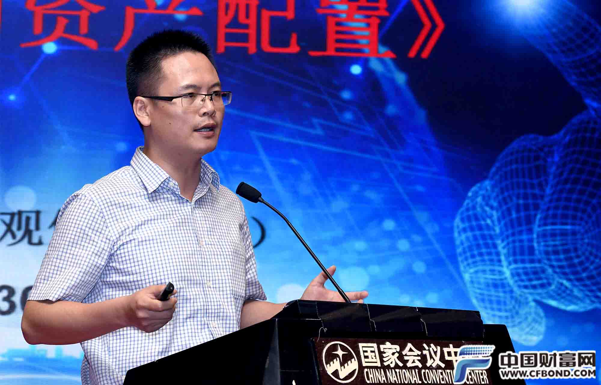 海通证券首席经济学家姜超发表演讲