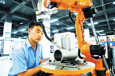 China's industrial output up 6 pct in July