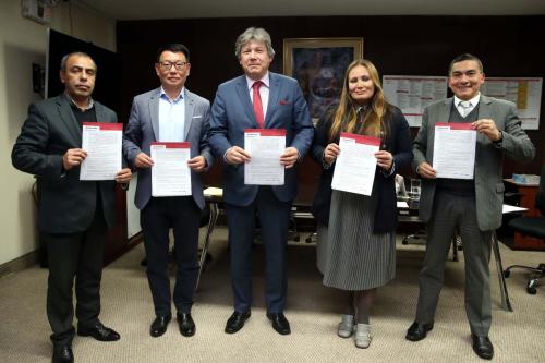 秘鲁国家出版社与中国三家出版社签署合作协议