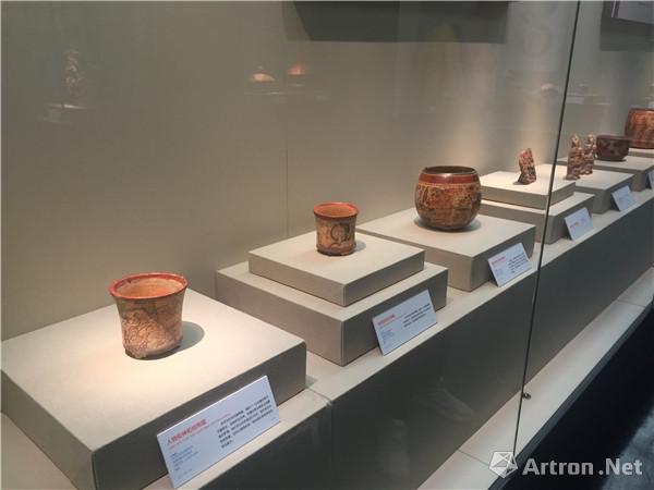 “自然的力量：洛杉矶郡艺术博物馆藏古代玛雅艺术品”展览现场