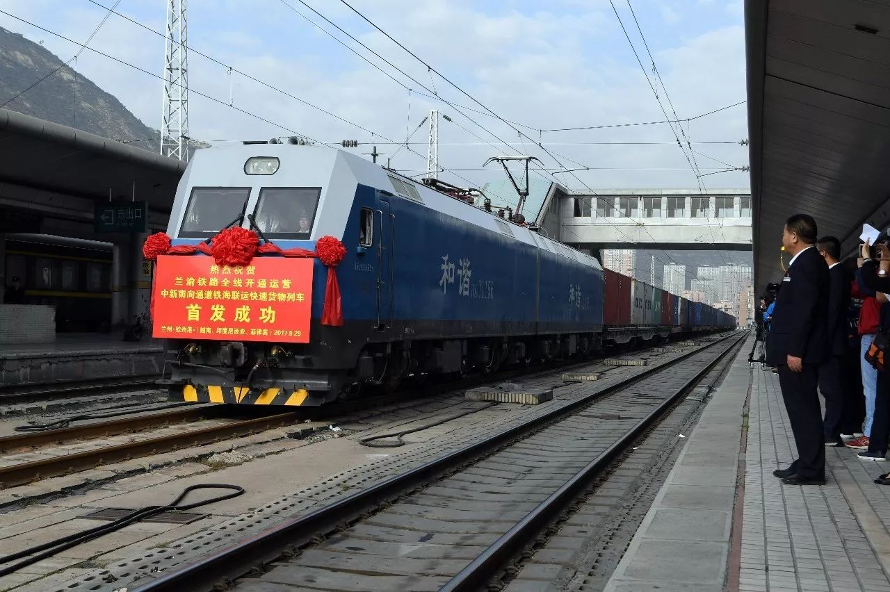China's rail freight volume grows at faster pace