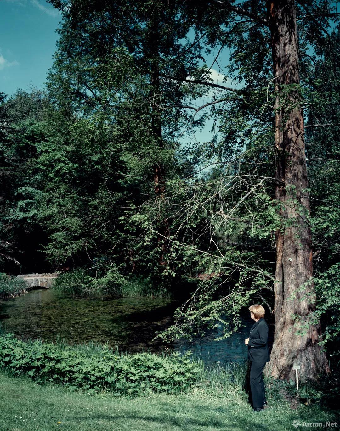 《在树下》 “安吉拉·默克尔”系列 2008 《在树下》 “安吉拉·默克尔”系列 2008