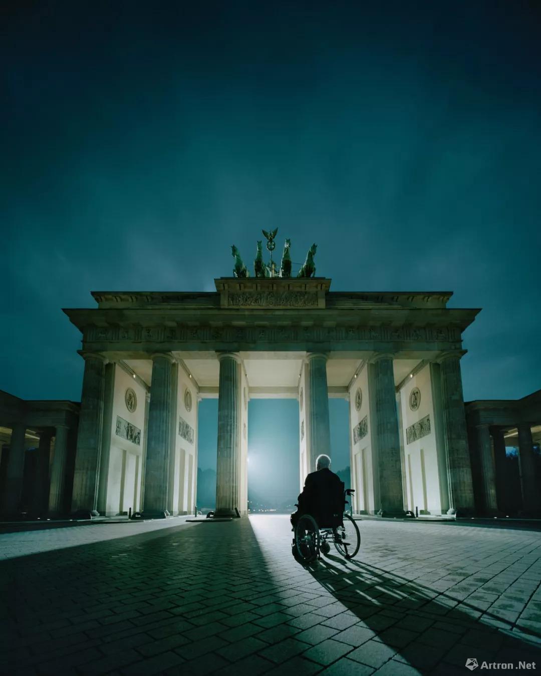 《勃兰登堡门前的科尔》 2014 《勃兰登堡门前的科尔》 2014