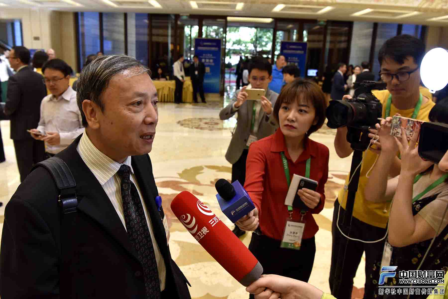 中国财富网记者采访中国社会科学院副院长蔡昉
