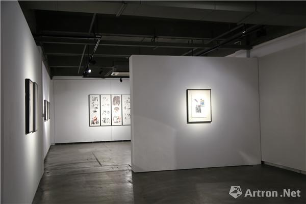 “蓝色对话——阿多尼斯绘画作品展”现场