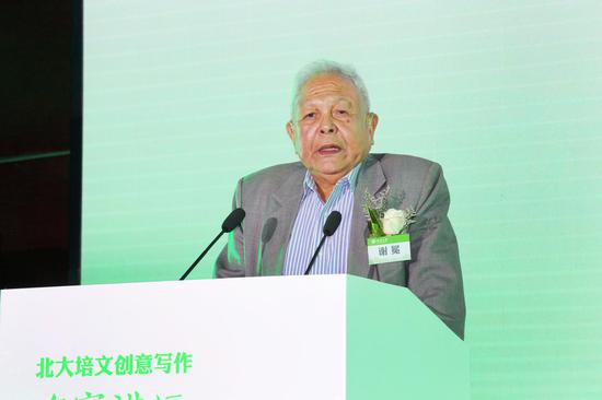 谢冕先生笔耕不辍：“我一辈子只做文学，文学只做了诗歌。”