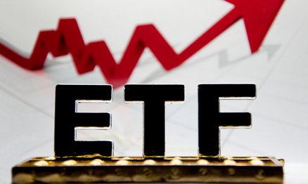 越跌越买 机构资金“暗战”ETF