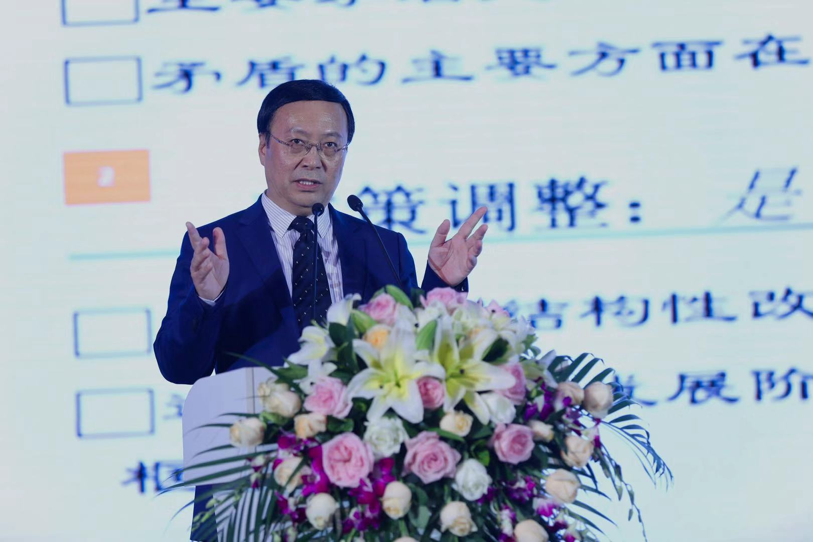 中国社会科学院副院长高培勇发表演讲