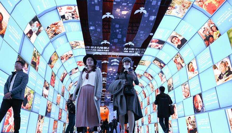 “伟大的变革——庆祝改革开放40周年大型展览”吸引众多参观者
