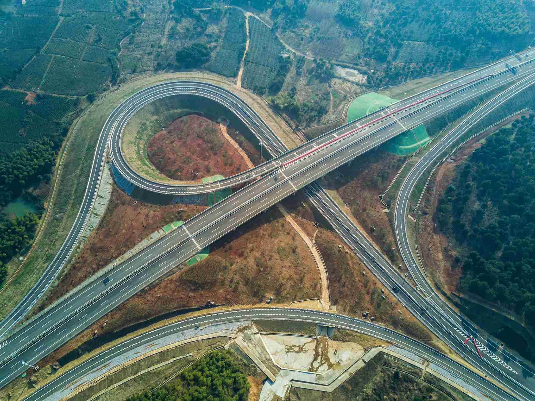 交通运输部:农村公路建设工程实行质量责任终身制