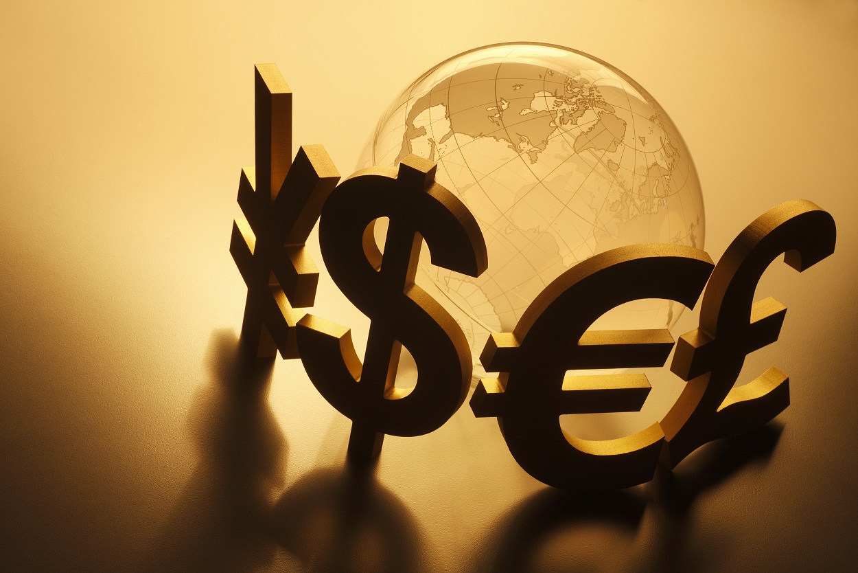 英镑兑美元创一年半新低