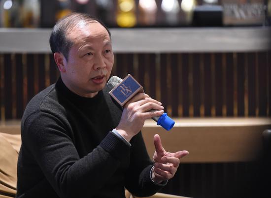 《北京文学》月刊社社长兼执行主编杨晓升主持读书活动（罗晓光 摄）