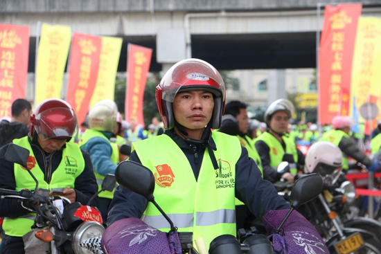 传递温暖助力春运 “摩骑大军”满爱回家