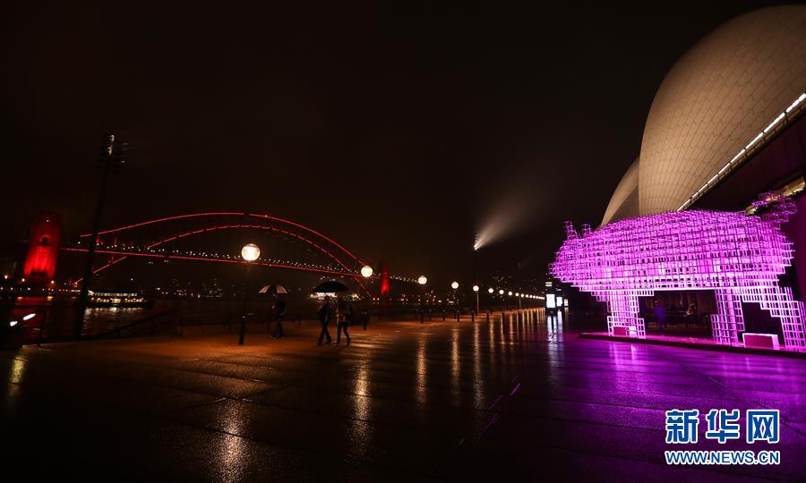 （国际）（1）悉尼海港大桥点亮中国红