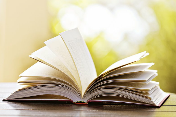 先锋作家残雪写就《赤脚医生》