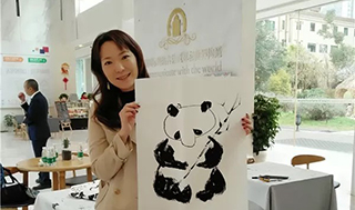 中日青少年书画展书画大师公益公开课于成都桐梓林国际社区开讲