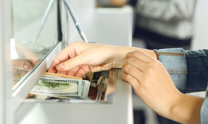 去年银行业金融机构办理非现金支付业务2203亿笔