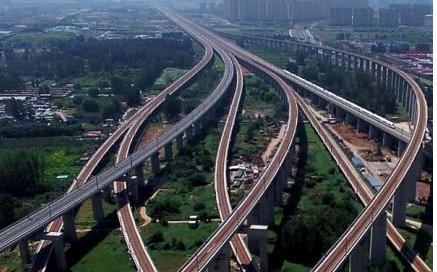 今年4月10日起全国铁路将实行新列车运行图