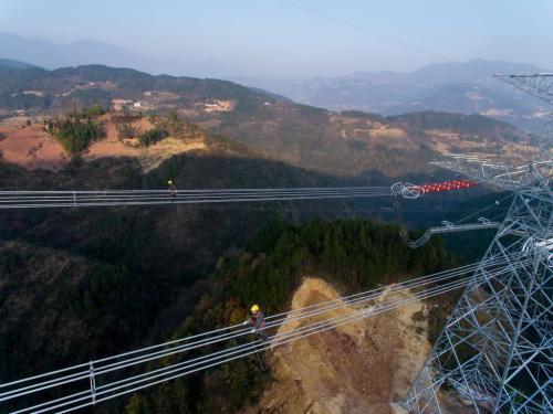 铁路航空合力助推新疆旅游