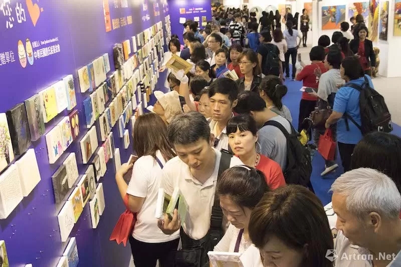 台北新艺术博览会“艺出慈悲”慈善义卖：千元作公益 “百大名人”带回家