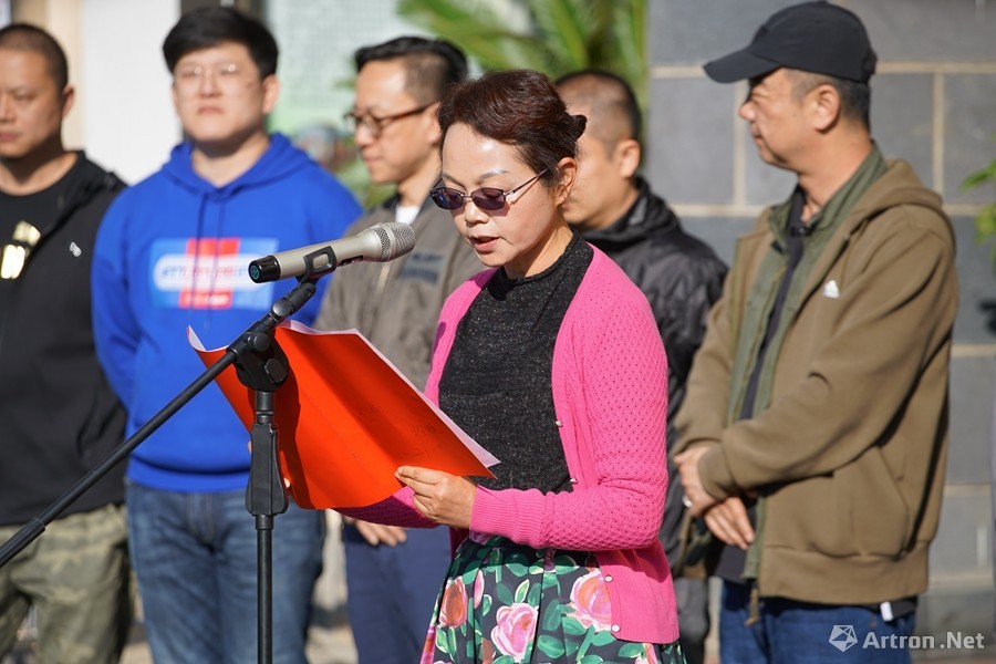 腾冲市人大副主任徐捷致辞