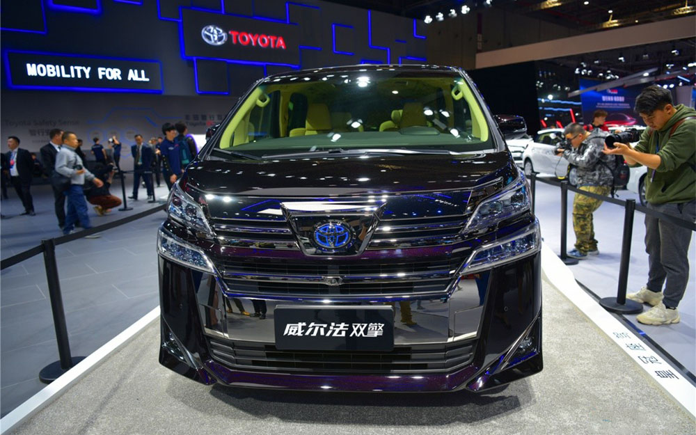 丰田威尔法双擎