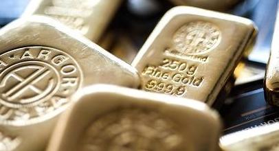 国际黄金期价小幅上涨