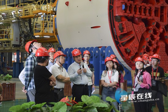 跟着科幻作家“掘进地下城” 领略长沙硬核高科技魅力