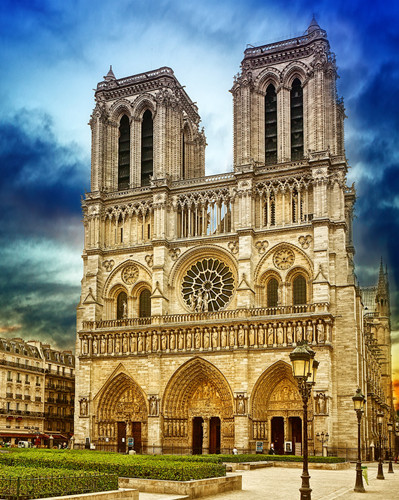 巴黎圣母院与《巴黎圣母院》的相互造就