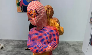 孙文浩于广州画廊作 “资本主义新农村与母亲的调查报告”汇报画展