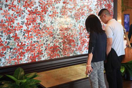世界最大瓷板画向祖国70华诞献礼