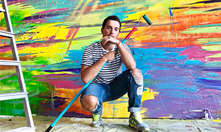 ​王府半岛酒店&因赛艺术 携手俄罗斯艺术家MAX GOSHKO-DANKOV创作大型装置“色彩墙”