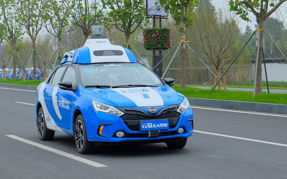 互联网大会：5G远程驾驶汽车在乌镇开放道路上行驶