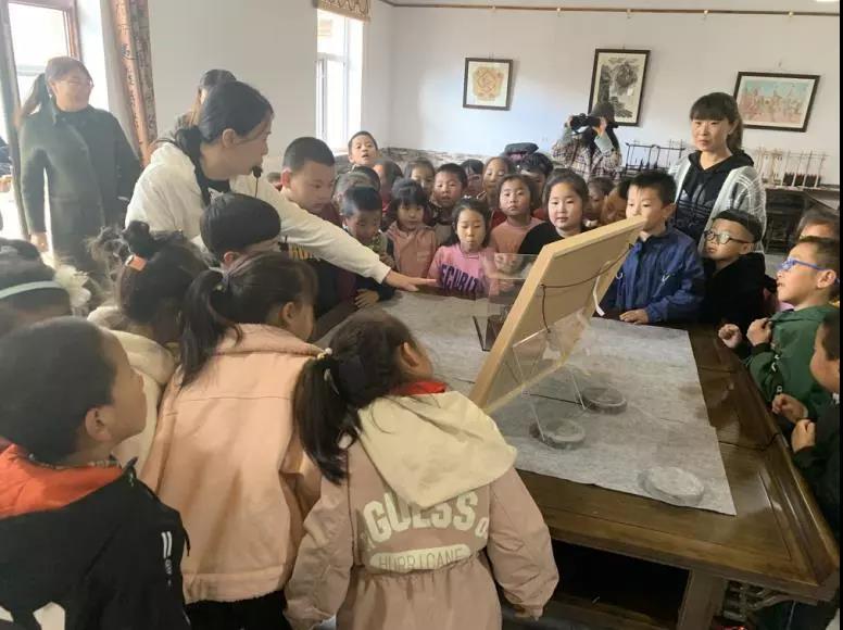 艺术点燃希望 助力梦想前行:清华美院开展第一届文化艺术进乡村活动