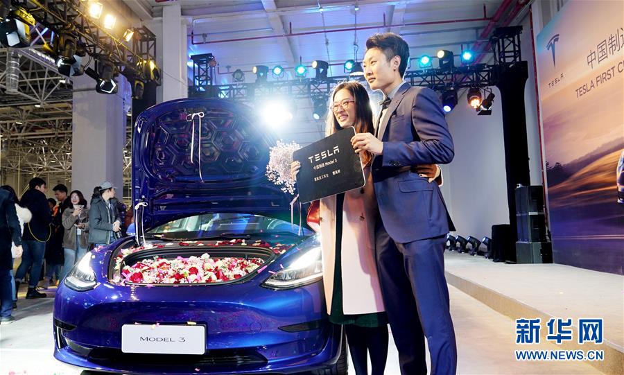 （经济）（2）特斯拉海外超级工厂首批汽车在上海交付