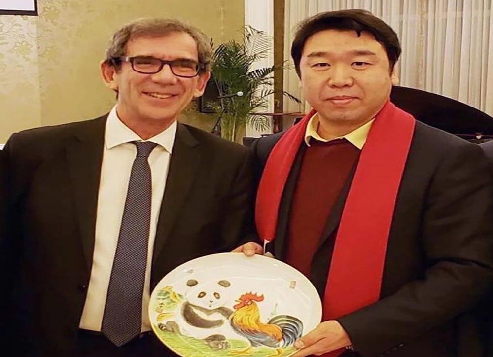 中国国宝 世界熊猫——著名熊猫画家刘中的五洲情怀