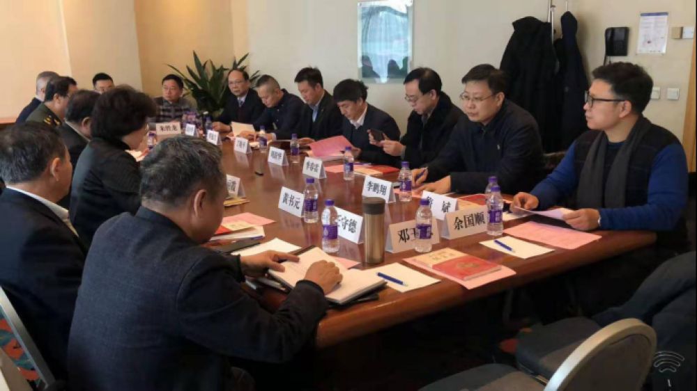 《本色英雄张富清》出版座谈会在京举行
