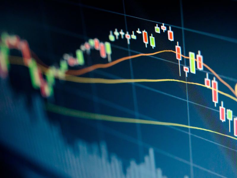 三大股指弱势震荡 北向资金净流出超70亿元