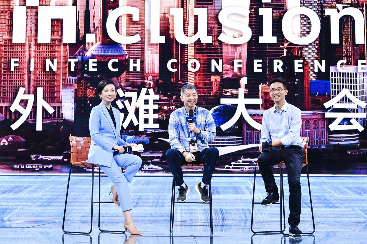 外滩大会王坚对话胡晓明：数字贷款应该做成直升机 就比谁飞得低