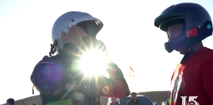 兄弟齐心共辉煌 沙漠似海任遨游