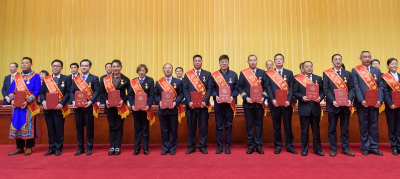 致敬新时代奋斗者！五粮液集团李曙光、钟莉当选四川省劳动模范