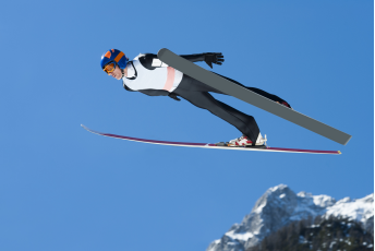 中国)跳台滑雪vs北京现代第十代索纳塔跳台滑雪是一项全能考核运动