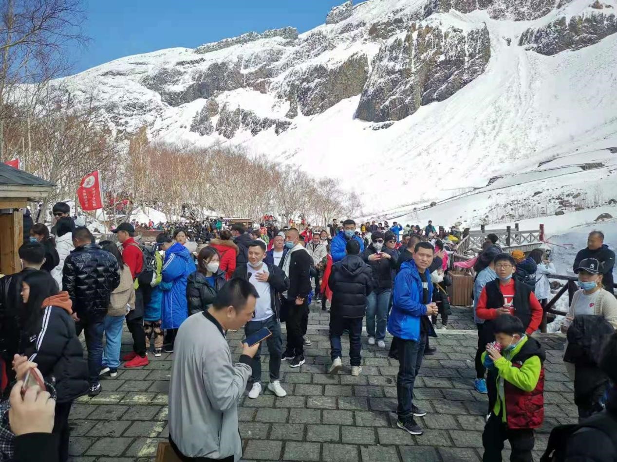 ​长白山“五一”迎来小高峰 多措并举促复苏