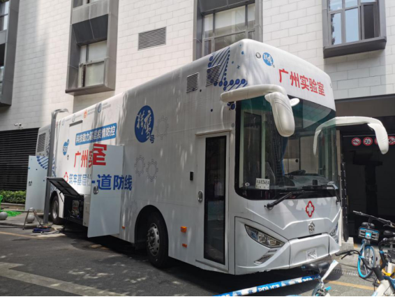 值得一提的是,本次广州疫情防控下出动的"猎鹰号"移动p2 核酸检测车与