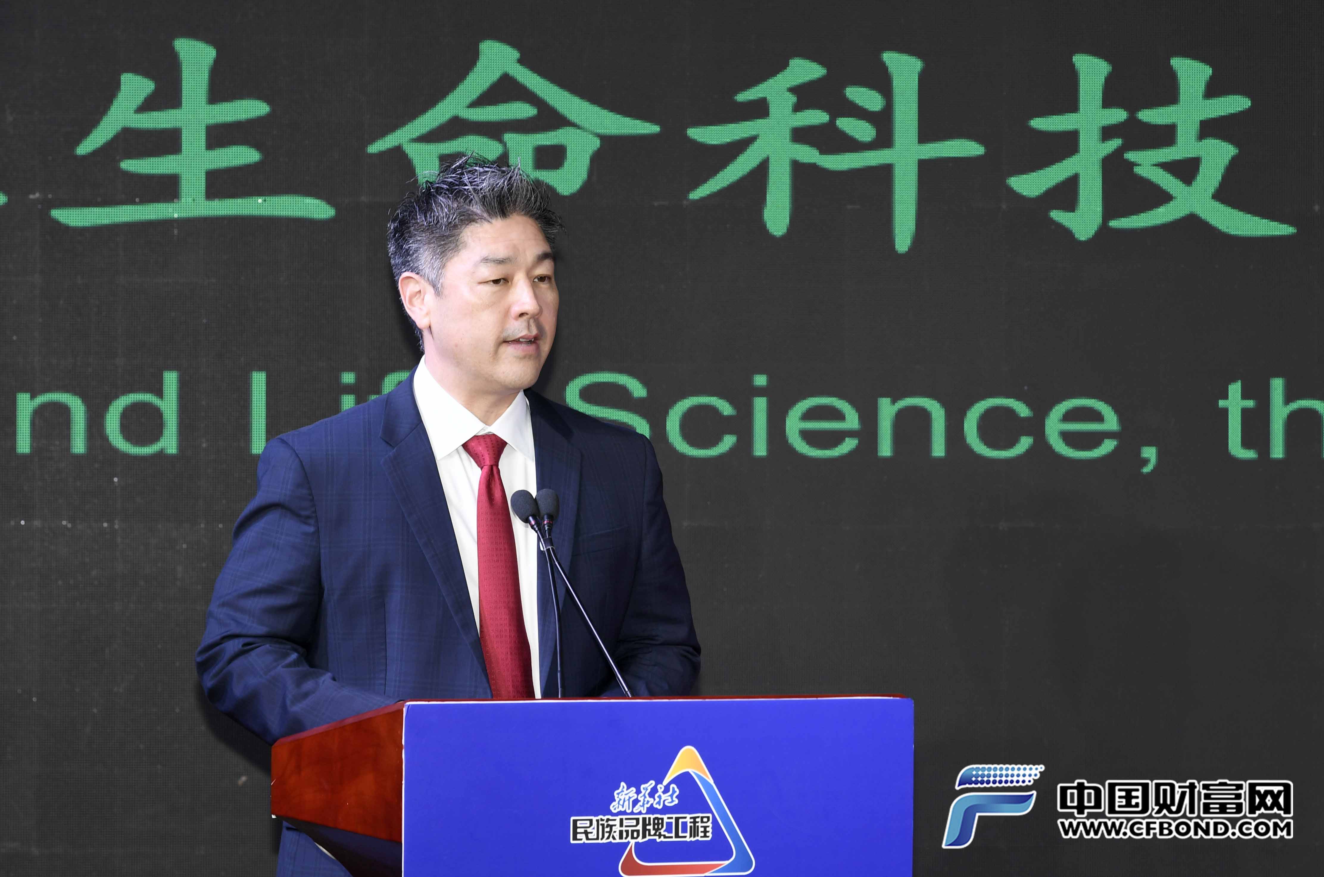 深圳市乐土生命科技投资有限公司总裁迈克尔·高伟做《乐土Bio-CDMO服务方案》介绍